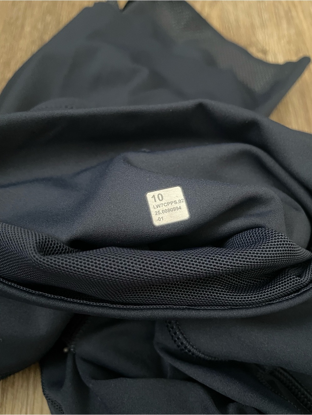Lululemon shorts size 10 - Picture 2 of 3